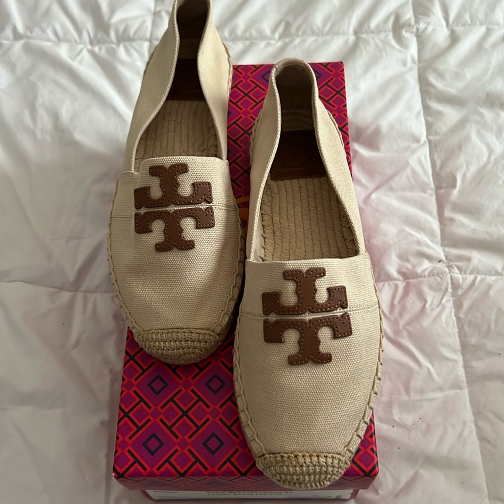 Brand new , never worn! Comes in original box.